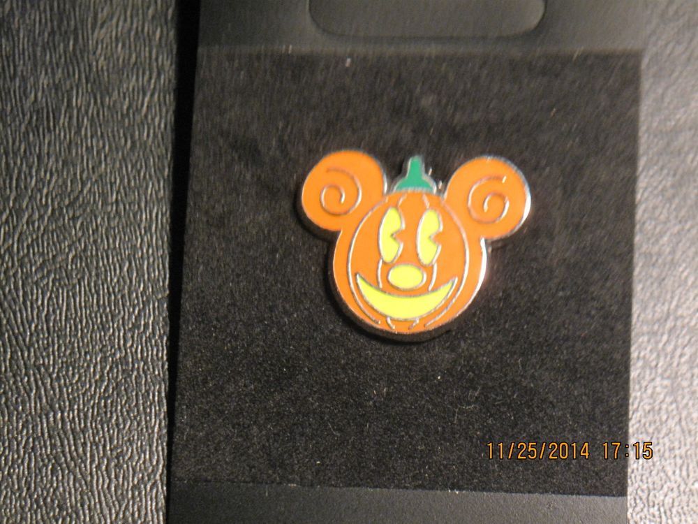 SALE Disney MICKEY /& MINNIE GHOSTS Novelty Craft Button Mouse Halloween Pumpkin