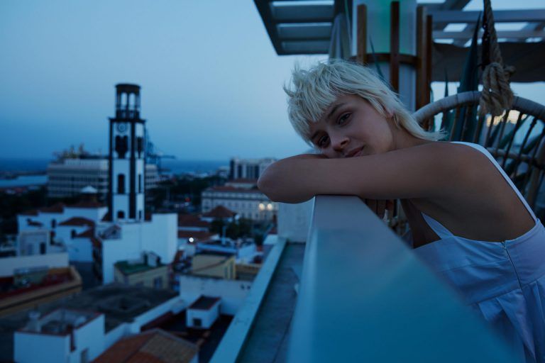 Ven a Tenerife y sube el nivel de tu viaje ¡disfrutando de alguno de nuestros Rooftop Bar! #Tenerife #DespiertaEmociones #TenerifeDespiertaEmociones #VisitTenerife #AwakenEmotions Tenerife, Bar, Voyage, Islands, Get Well Soon, Teneriffe