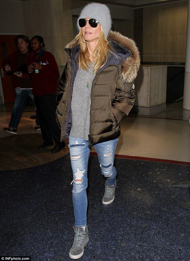 Heidi Klum Wraps Up In Woollen Hat And Anorak After Jetting In To La Top Sneakers Outfit Heidi Klum Style High Top Sneakers Outfit