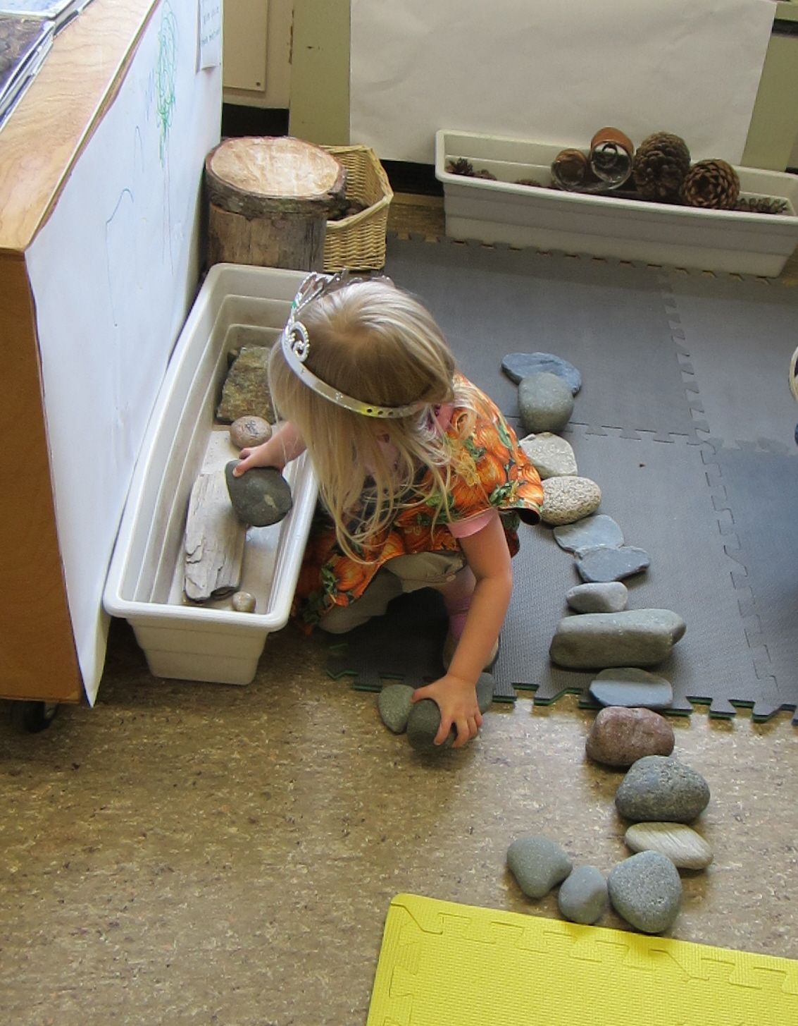 Reggio Emilia, Reggio Classroom, Outdoor Classroom, Play Based Learning, Early Learning, Natural Play Spaces, Preschool Science, Preschool Centers, Nature Play