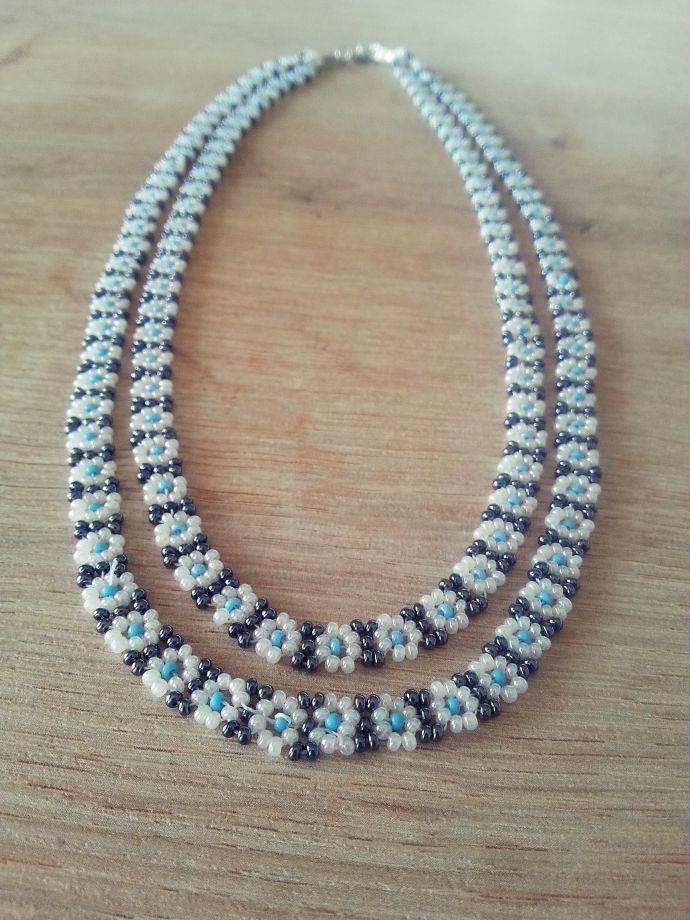 Boncuk Kolye | zet.com Simple Beaded Necklaces, Beaded Jewlery, Beaded Jewelry Designs, Beaded Chain, Stone Bead Jewelry, Bead Jewellery, Gems Jewelry, Jewelry Crafts, Fairy Necklace