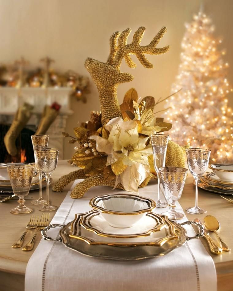 déco de table de Noël en blanc et or