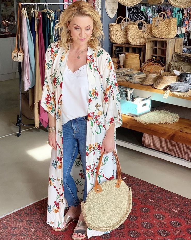 #kimono #softcurls #jeans #rattangbag #balibag #wovenbag #slides #jeans #stylish #fashion #outfitoftheday #lookoftheday #lotd #ootd #fashionable #stylish #personalshopper #imageconsultant #jumpsuit Post Pregnancy Clothes, Pre Pregnancy, Pregnancy Outfits, Image Consultant, Lotd, Style Board, Slides, Bali, Personal Style