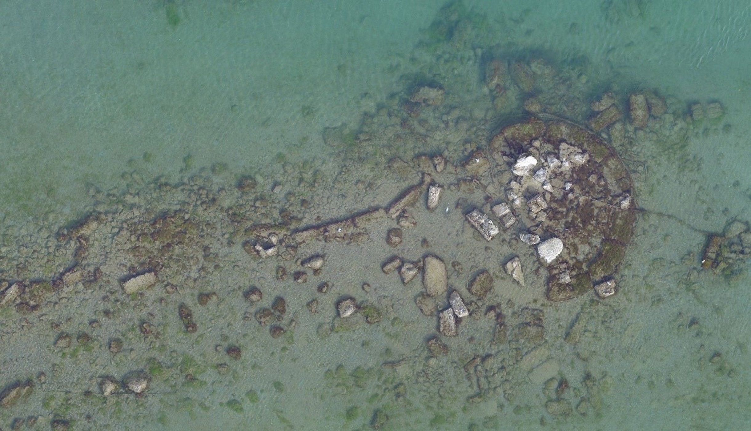 Une Equipe D Archeologues Grecs A Decouvert Le Port Militaire Antique De L Ile De Salamine Lieu Depuis Lequel La Bataill Bataille De Salamine Navale Antiquite Une Equipe D Archeologues Grecs A Decouvert Le Port Militaire Antique De L Ile De Salamine Lieu Depuis Lequel La Bataill Bataille De Salamine Navale Antiquite