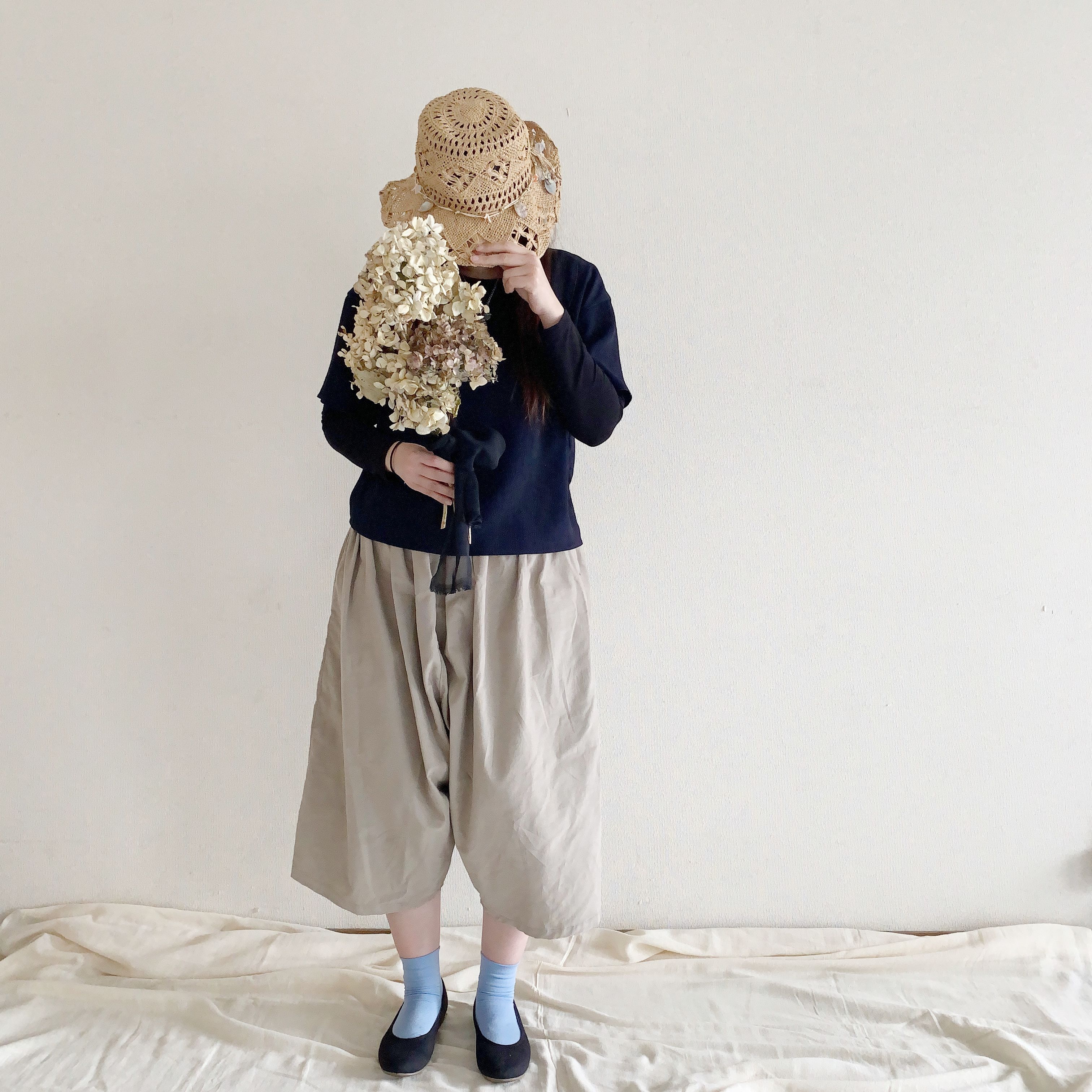 徳島の作家un son vert (アンソンヴェール)さんの サルエルパンツがバトンに登場しました。 un son vertさんといえば タディングレースで注目されていますが、 実はサルエルパンツも凄いのです。 シルエットに定評があり、 有名な藍染職人さんから直接オファーが くるほどです( ・ᴗ・ ) ふんわりしていて、軽くて動きやすい サルエルパンツ。 この春、ベビロテなアイテムに なることでしょう♾ 𓎂𓎂𓎂𓎂𓎂𓎂𓎂𓎂𓎂𓎂𓃠𓎂𓎂𓎂𓎂𓎂𓎂𓎂𓎂𓎂𓎂 バトンHP https://www.baton1031.jp バトン販売サイト https://baton1031.theshop.jp/ Pants, Fashion, Trouser Pants, Moda, Fashion Styles, Women's Pants, Women Pants, Fashion Illustrations, Trousers