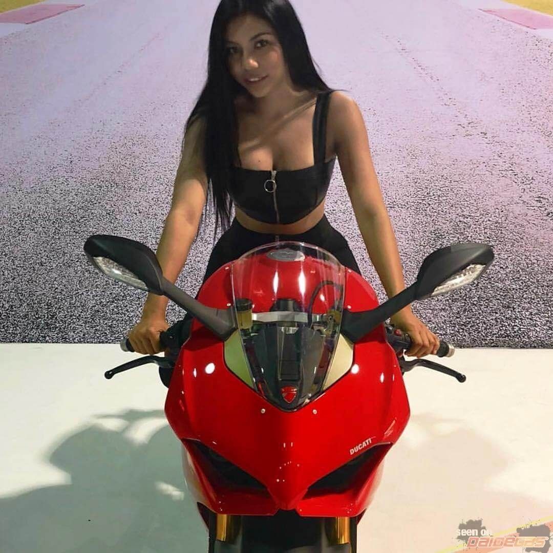 Latino Chick