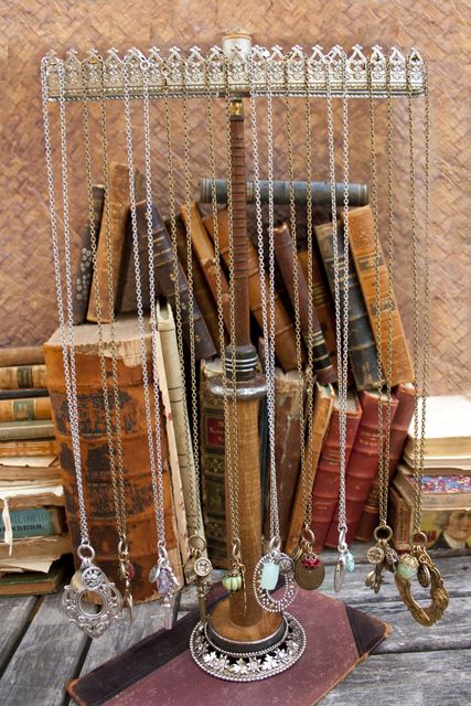 necklaces Diy Jewelry Display, Necklace Display, Earring Display, Jewelry Show, Jewellery Storage, Jewelry Organization, Jewelry Making, Jewelery Organizer, Hang Necklaces