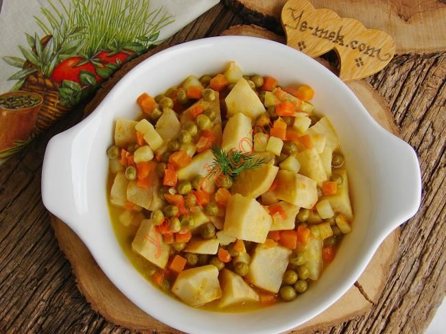 Aromasıyla Tadını Çok Beğeneceğiniz, Nefis Bir Tarif : Garnitürlü Kereviz Yemeği Aromasıyla Tadını Çok Beğeneceğiniz, Nefis Bir Tarif : Garnitürlü Kereviz Yemeği