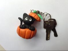 Llavero de gatito para Halloween de pasta Francesa , Halloween Kitty Keychain of cold porcelain