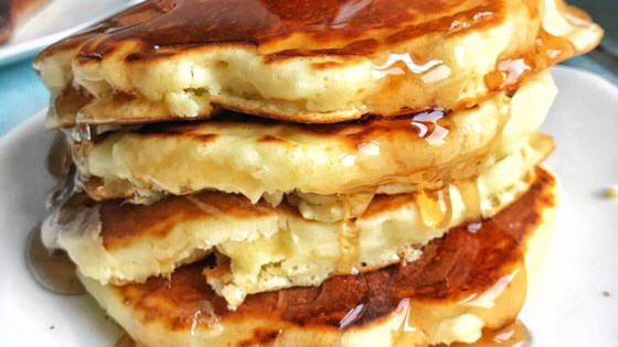 Make delicious, fluffy pancakes from scratch. This recipe uses 7 ingredients you probably already have. Old Fashioned Pancake Recipe, Pancake Recipe Easy, Pancake Recipes, Homemade Pancakes Fluffy, Pancakes Easy, Fluffy Pancakes, Perfect Pancakes, Buttermilk Pancakes, Gastronomia