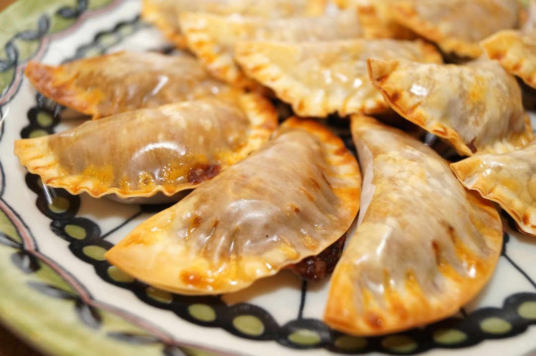 餃子の皮で簡単 ぷちっとコーンの揚げないカレーサモサ Macaroni レシピ 餃子の皮 食べ物のアイデア 揚げない 餃子の皮で簡単 ぷちっとコーンの揚げないカレーサモサ Macaroni レシピ 餃子の皮 食べ物のアイデア 揚げない