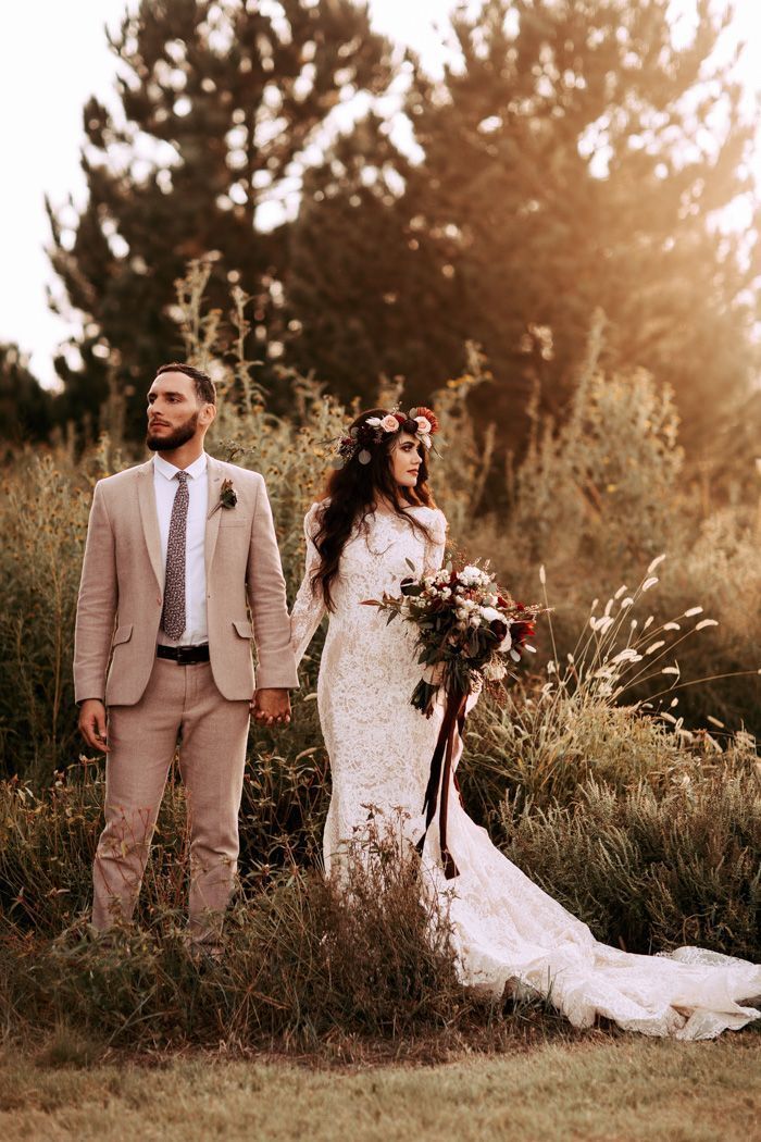 This Kansas Wedding at Home is Chock Full of Emotional Moments and Neutral Hues for Your Pinterest Board | Junebug Weddings