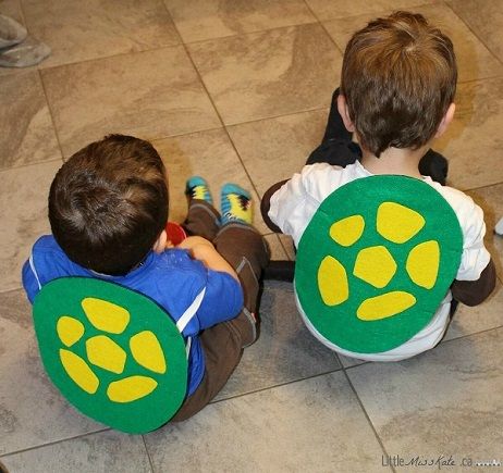 This summer, have fun with these adorable little creatures by trying out some fun turtle crafts and activities for kids! Ninja Turtle Activities, Ninja Turtle Crafts, Sea Turtle Craft, Art Activities For Toddlers, Ninja Turtle Birthday, Kindergarten Activities, Family Activities, Reptiles Activities, Reptiles Preschool