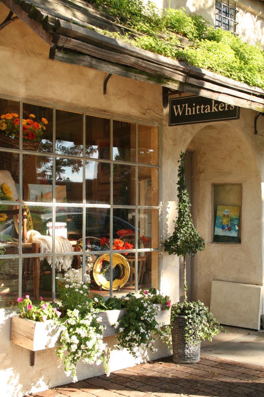 Whittakers Is A Delightful Boutique Full Of One Of A Kind Treasures For The Home And Garden Featuring Paintings By Willa Aylaian And Ceramics By Elisabeth Butik