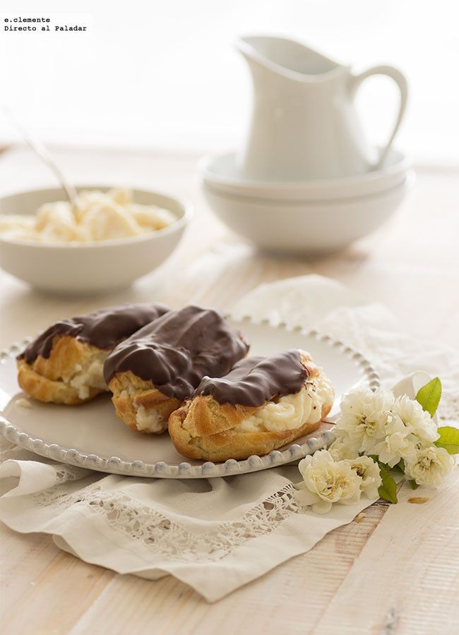 Eclairs de crema y chocolate: receta para merendar como en la mejor pastelería francesa Candy Recipes, Sweet Recipes, Dessert Recipes, Desserts, Ambrosia, Guilty Pleasures, Food Styling, Mini Cheesecake, Peanut Butter