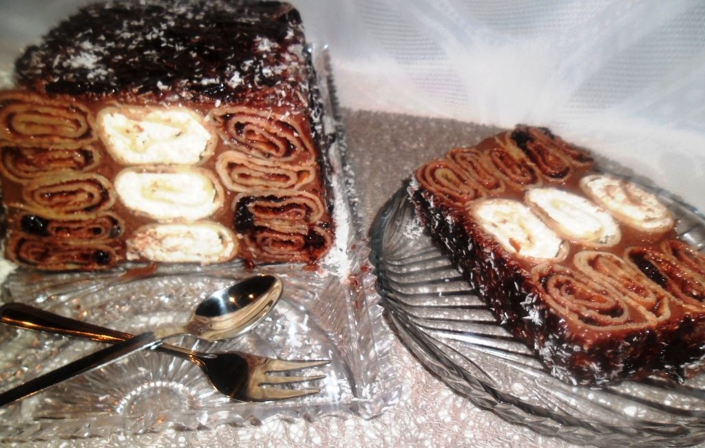 Tort de clatite cu mouse de ciocolata Tiramisu, Waffles, Gem, Breakfast, Ethnic Recipes, Desserts, Food, Cakes, Morning Coffee
