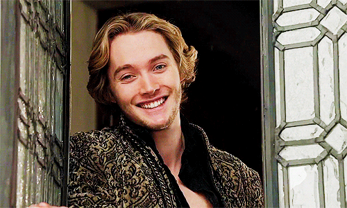 Francis de Valois starring in ”Everytime you smile an unicorn is ...