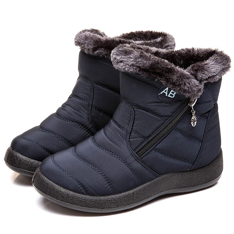 Nuestras botas de invierno hechas de tela impermeable pueden evitar que las gotas de agua y la nieve penetren en sus zapatos, manteniendo sus pies calientes y secos todo el día. Gracias a su gruesa piel sintética del interior mantendrá el calor por mucho más tiempo por lo que le permitirá caminar libremente en invierno. La suela está especialmente diseñada con estrías antideslizantes, lo que mejora enormemente la fricción, proporciona agarre y estabilidad para los zapatos. Con estos zapatos, pue Winter Shoes For Women, Snow Boots Women, Womens Boots Ankle, Black Ankle Boots, Shoes Women, Footwear Women, Bota Caterpillar Feminina, Warm Winter Boots, Cold Winter