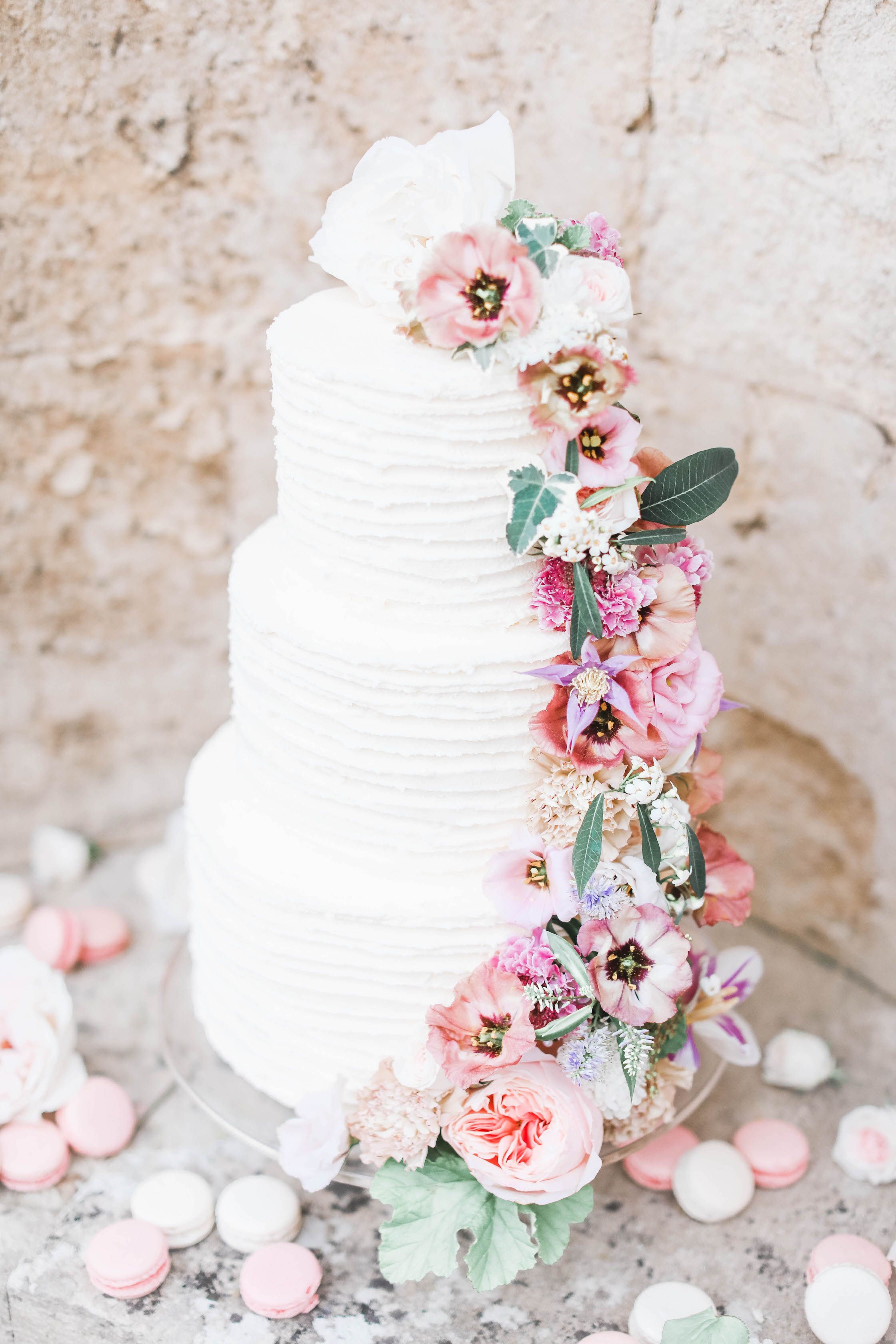 The Simple Elegant And Unique Wedding Cake With Its An Asymmetrical Floral Decoration Wedding Cakes With Flowers Romantic Wedding Cake Classic Wedding Styles The Simple Elegant And Unique Wedding Cake With Its An Asymmetrical Floral Decoration Wedding Cakes With Flowers Romantic Wedding Cake Classic Wedding Styles