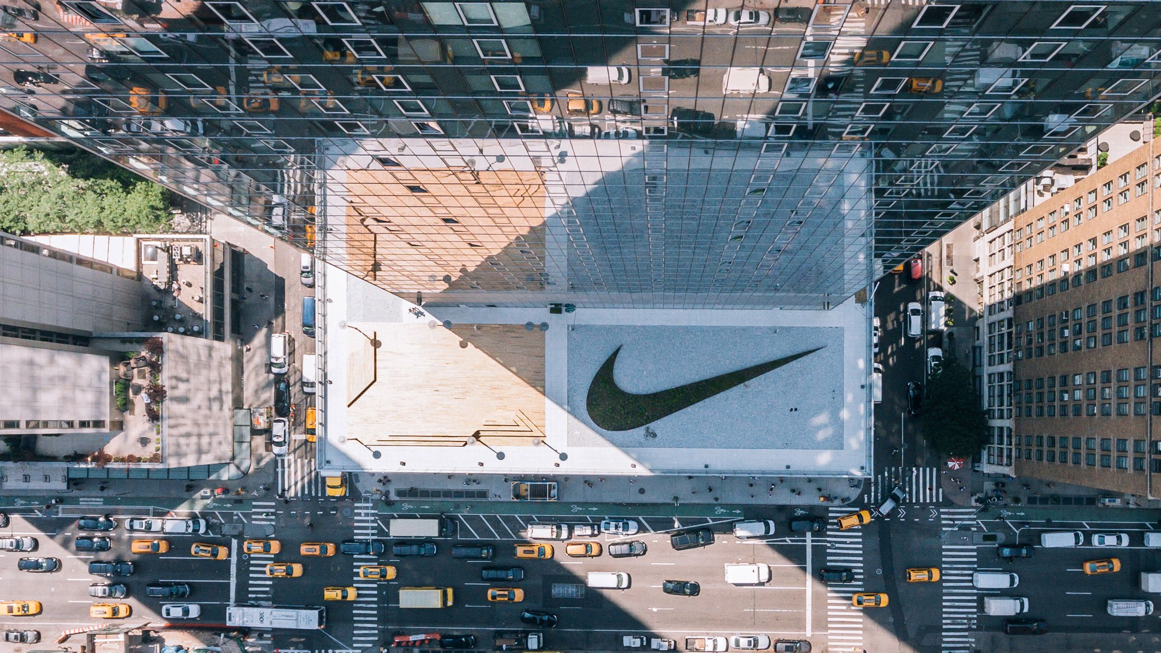 Sedum Plants Form A Huge Tick On The Roof Of Nike S New Headquarters In New York Which Features An Indoor Bas Indoor Basketball Court Jazz Basketball Open Gym