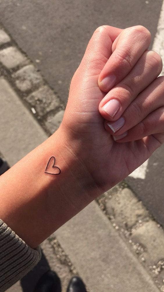 Http Www Gravetics Com 80 Cute Amazing Back Tattoos Women Tattooswomen Mini Tattoos Sevimli Dovmeler Dovme Fikirleri Http Www Gravetics Com 80 Cute Amazing Back Tattoos Women Tattooswomen Mini Tattoos Sevimli Dovmeler Dovme Fikirleri