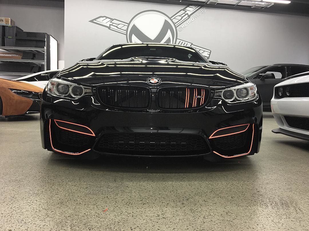 Awesome BMW M3 with an exquisite reflective wrap Awesome BMW M3 with an exquisite reflective wrap