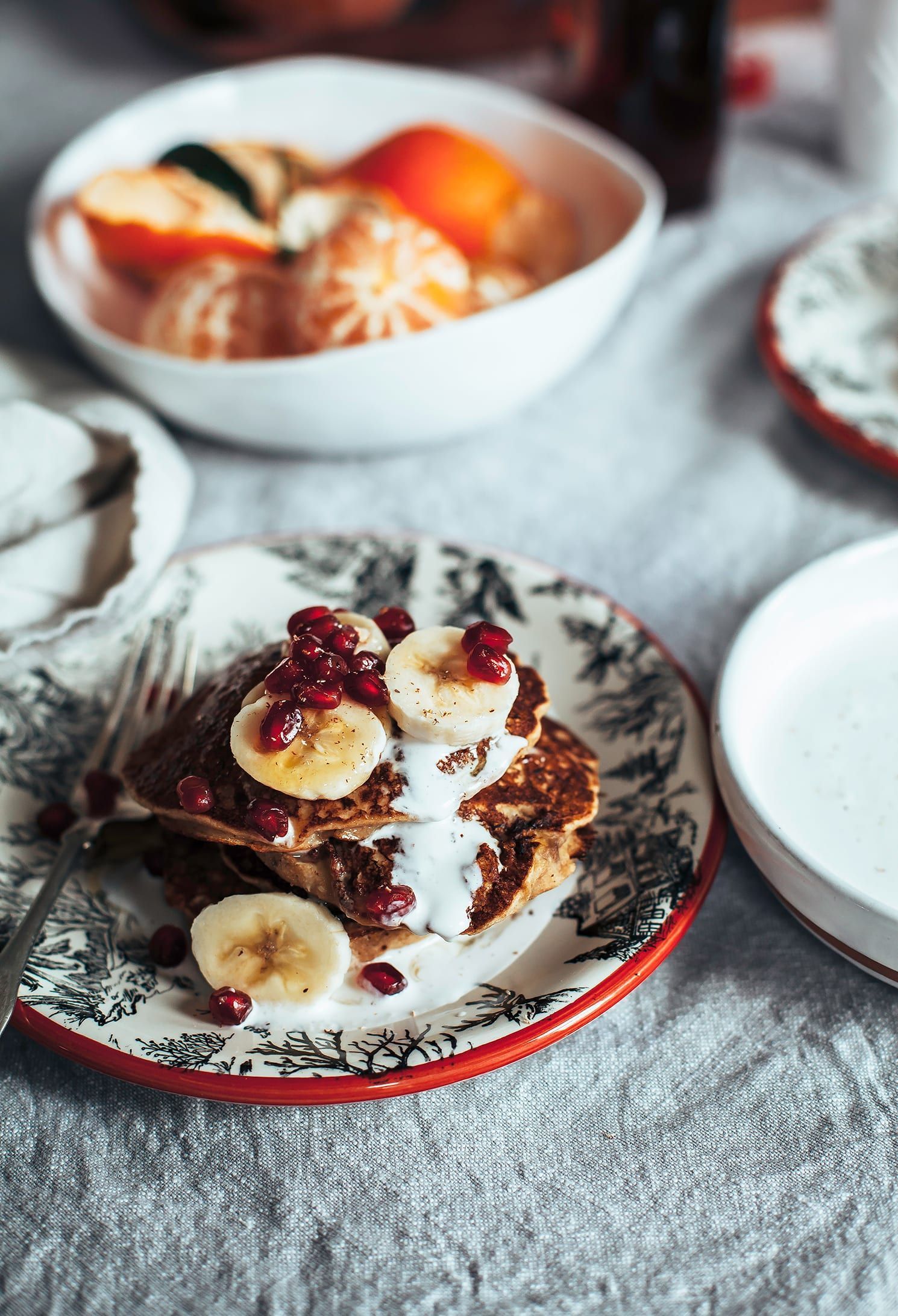 Vegan banana eggnog pancakes are a sweet and simple way to enjoy comforting holiday flavours. Served with an indulgent nutmeg cashew cream, this breakfast treat will make you so happy. Eggnog Pancakes Recipe, Vegan Pancakes, Breakfast Treats, Breakfast Brunch, Breakfast Recipes, Vegan Breakfast, Breakfast Buzz, Healthy Food Blogs, Healthy Snacks