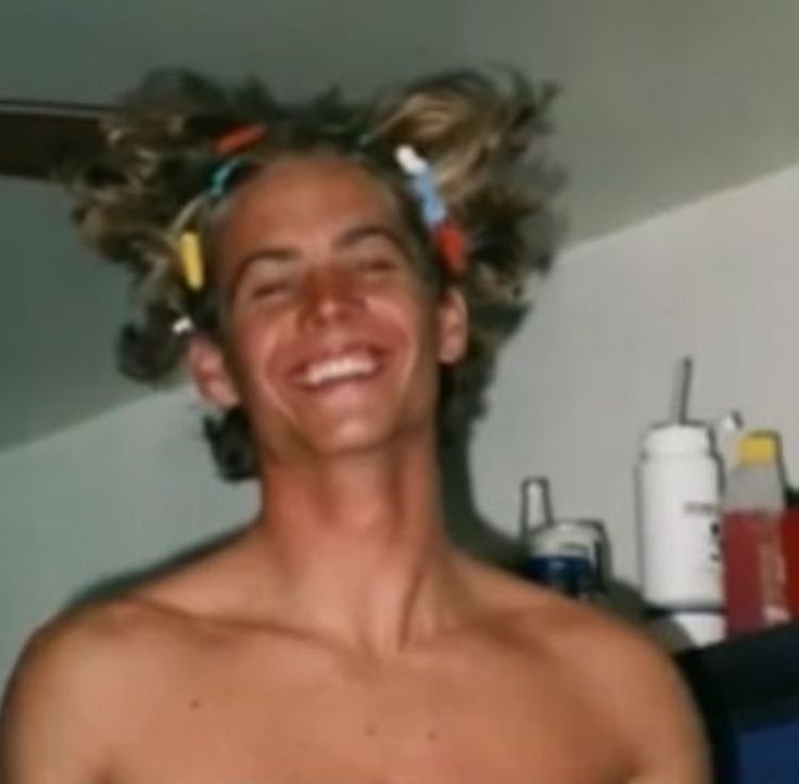 Basicamente sería contar cómo cada famoso/a es como novio/a, hay pedi… #fanfic # Fanfic # amreading # books # wattpad Paul Walker Young, Paul Walker Meme, Paul Walker Death, Actor Paul Walker, Beautiful Boys, Pretty Boys, Paul Walker Wallpaper, Fast And Furious Cast, Brian Oconner