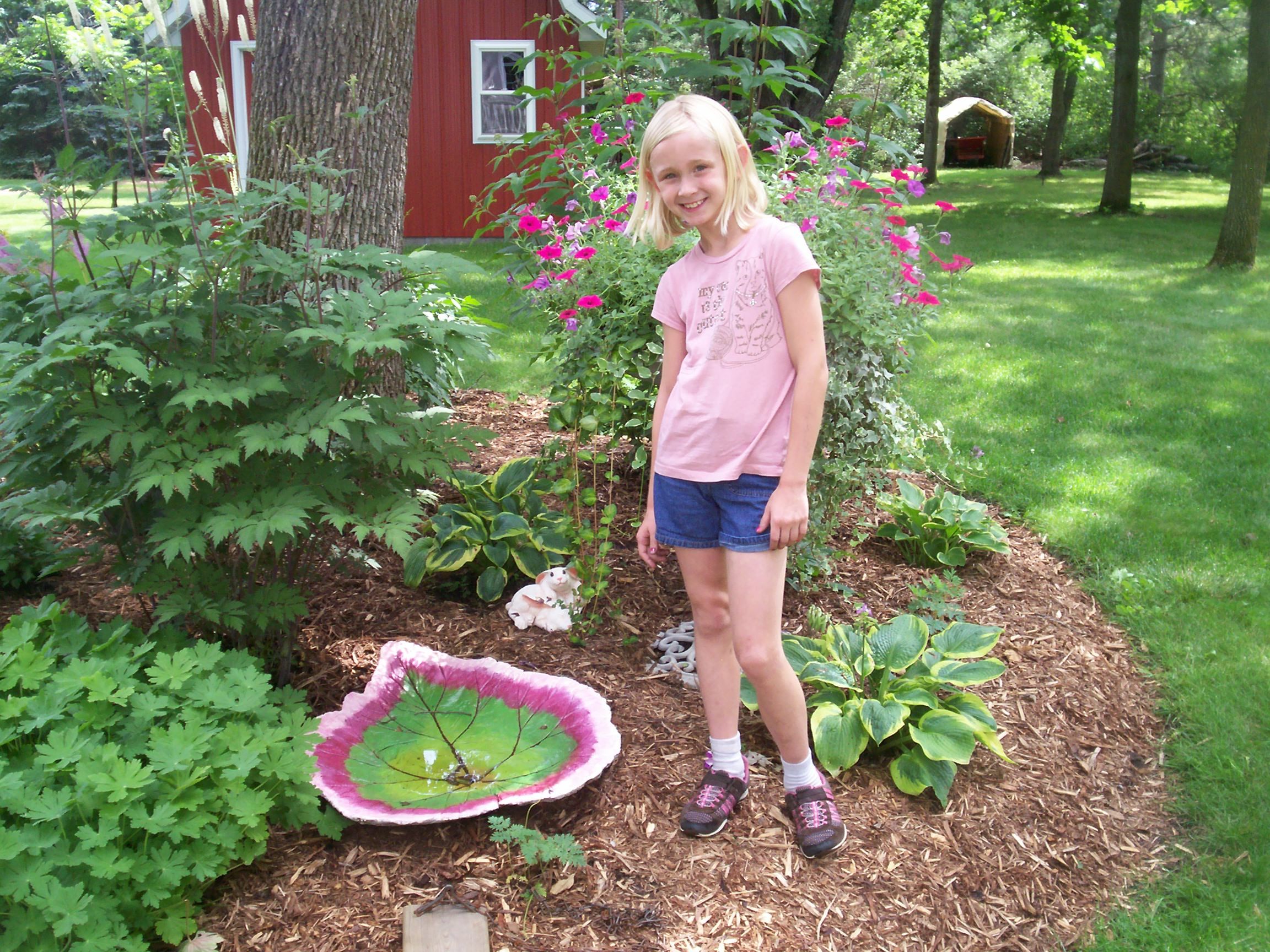 rhubarb leaf bird bath with granddaughter | Outdoor decor ... rhubarb leaf bird bath with granddaughter | Outdoor decor ... on Bird Bath Decorating Ideas
id=48749