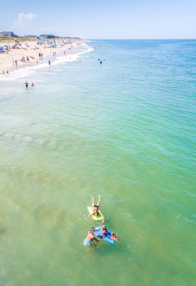 Don't visit North Carolina without going to the Outer Banks. It has some of the best beaches in USA, plus incredible piers, seafood, wildlife and history. Check out this list of 16 things to do in the Outer Banks NC for your next family vacation. #travel #NorthCarolina #OBX #NorthCarolinatravel #USAtravel #familytravel #OuterBanks #Beach #Beaches #USAbeaches #vacations Visit North Carolina, North Carolina Travel, Vacation Travel, Family Travel, Vacations In The Us, Outer Banks Nc, Usa Beaches, Travel Bugs, Obx