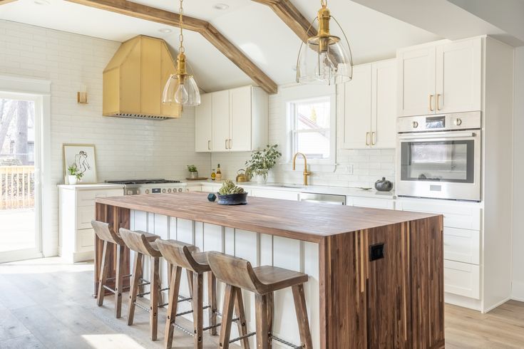 Find yourself transfixed by the clean, tranquil and fresh appeal of Malibu White shaker cabinets in a crisp matte finish. Finish off your look modern look with a Northstar American Walnut Waterfall countertop. Home Decor Kitchen, Kitchen And Bath, Dream Kitchen, New Kitchen, Home Kitchens, Modern Kitchen, Kitchen Island, Kitchen Pics, Kitchen Vent