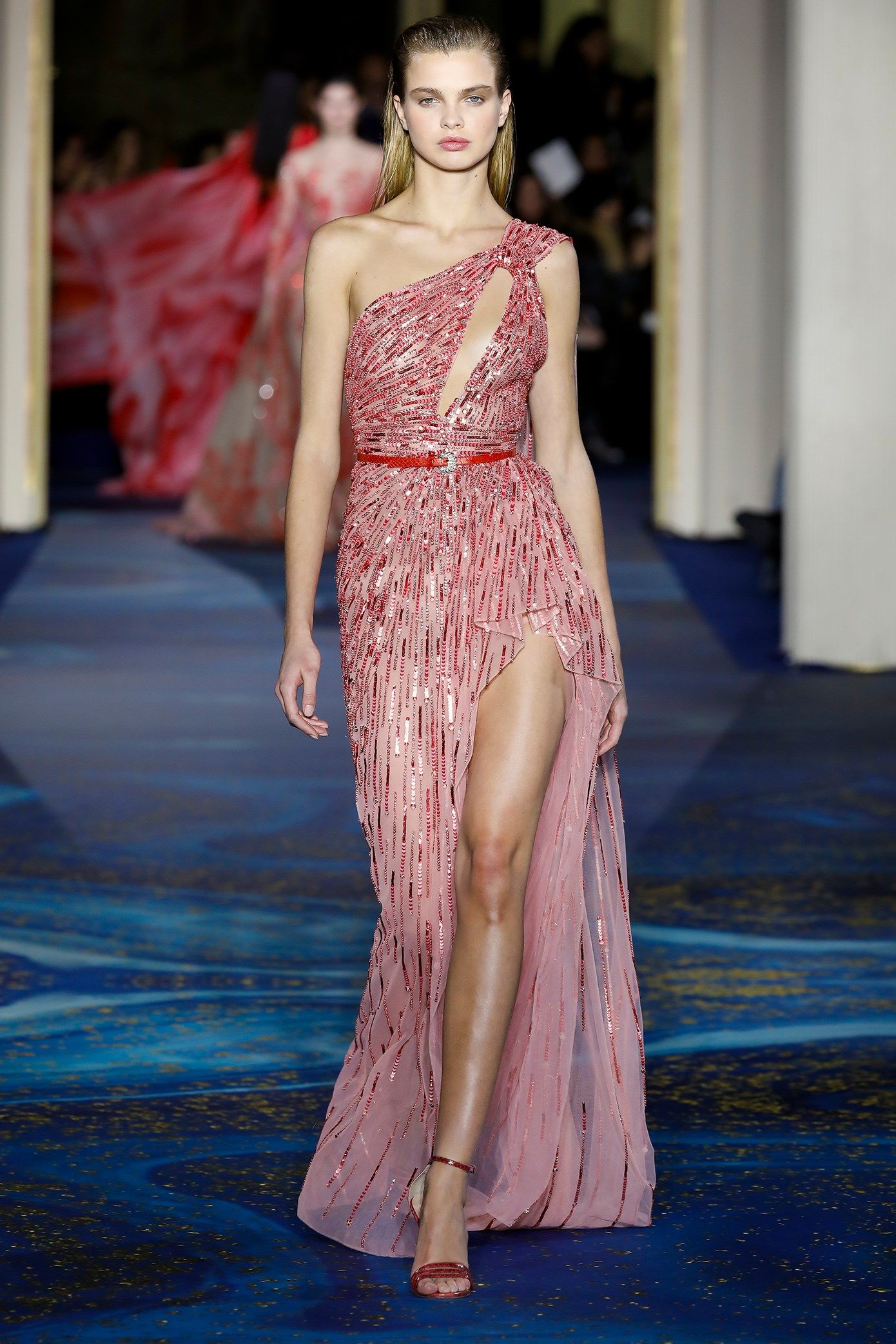 Tendance Mode 101 Des Plus Belles Robes De Soiree 2020 En Photos Outfits Outfit Ideeen Jurken