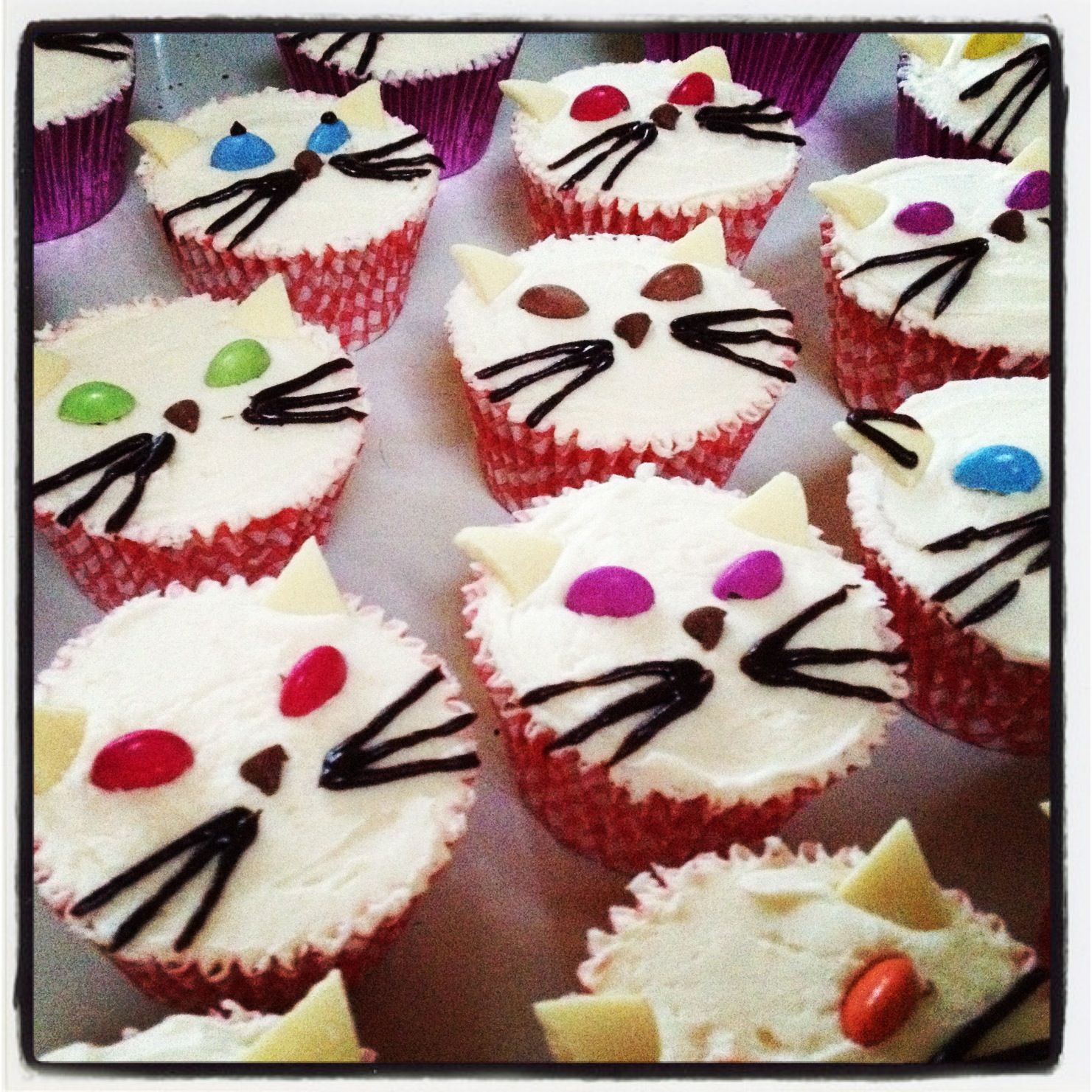 KateMakesCake Kitty Cat Cupcakes Cat cupcakes, Birthday cake for cat