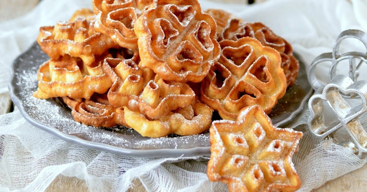 rozetki, ciastka z oleju, ciastka smażone, faworki, chrusty, Tłusty Czwartek, Łucja Serafin, Wałbrzych, Szczawno Zdrój, słodkie ciasteczka, szybkie ciastka, foremka do rozetek, rozetka, ciastka z foremki, foremka na patyku Cupcake Muffins, Cupcakes, Waffles, Cookies, Breakfast, Food, Crack Crackers, Morning Coffee, Cupcake Cakes