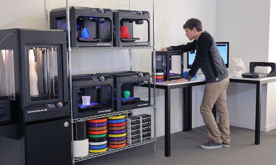 A 3D printer in the classroom helps students bring their ideas to life Whether you teach engineering or history, 3D printing allows you to create vibrant classroom aids and design projects that truly engage students. For some great ideas about how you can get the most out of 3D printing in your classroom, join our … Van Home, H & M Home, Home Diy, Printer Desk, Printer Shelf, Printer Storage, 3d Printing Diy, Home Organisation, Office Workspace