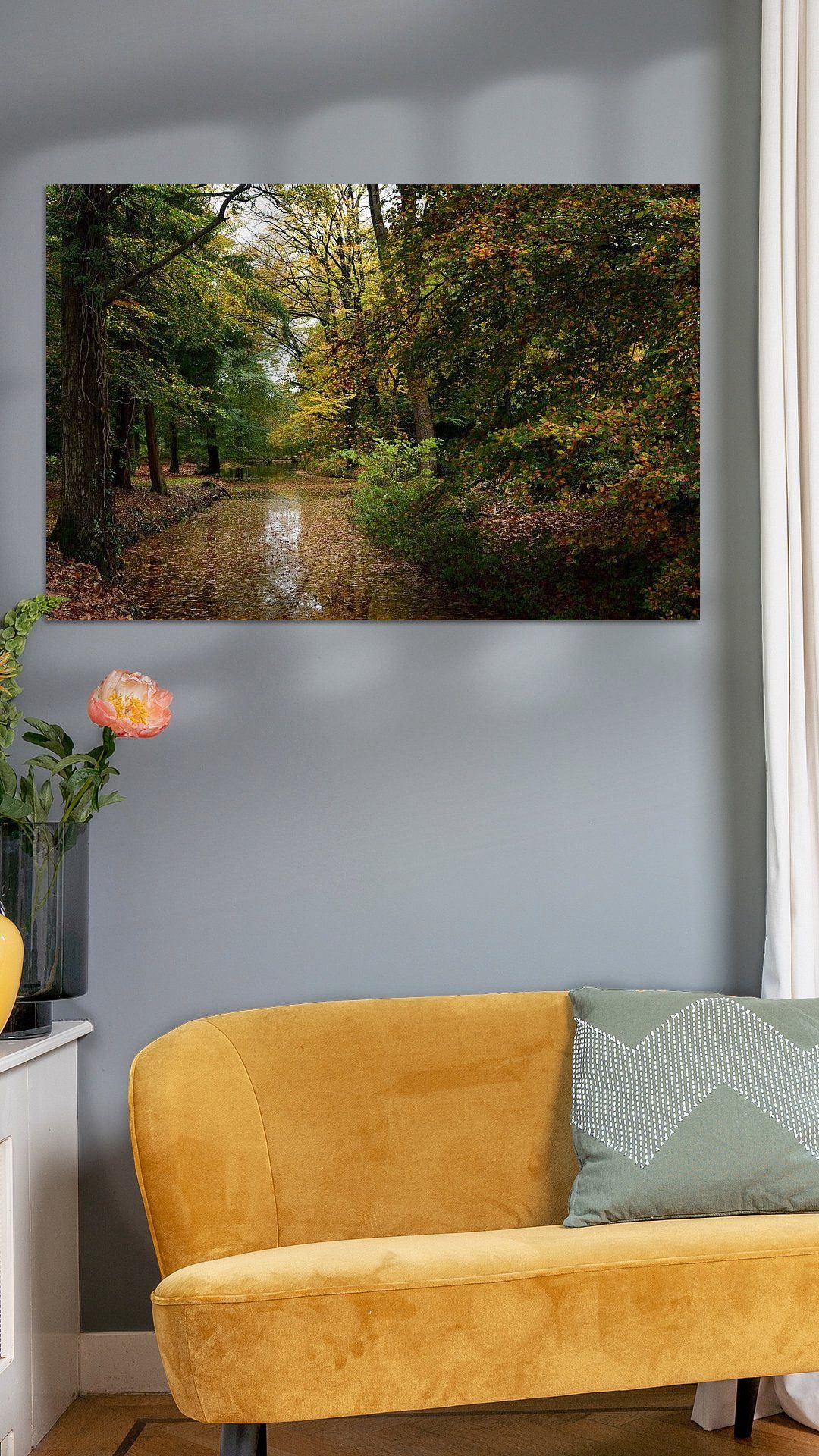 Dieses Foto habe ich auf dem Landgut Staverden bei Ermelo in der Veluwe aufgenommen. Wie Sie auf dem Bild sehen können, war es bereits Herbst, als ich dieses Bild aufgenommen habe. Dieser Teich verläuft vom Mühlenbach bis zum Schlossgraben von Schloss Staverden. Wegen der heruntergefallenen Blätter im Wasser konnte ich keine Spiegelung im Wasser zeigen. Neben den Laubbäumen, die noch Blätter tragen, gibt es auch Nadelbäume, was auch ein Grund dafür ist, dass dieses Bild etwas dunkler ist, Fairy Tale Forest, Fairy Tales, Old Cabin, Elst, Magical Tree, Art Demo, Interior Decorating, Interior Design, Killarney