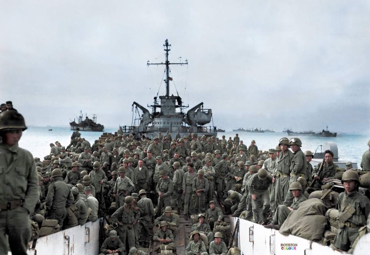 Troops of the 31st Infantry Regiment, 7th Infantry Division land at Inchon Harbor, Korea, aboard LST's. September 18, 1950. (Ph… | Korean war, War, Military diorama