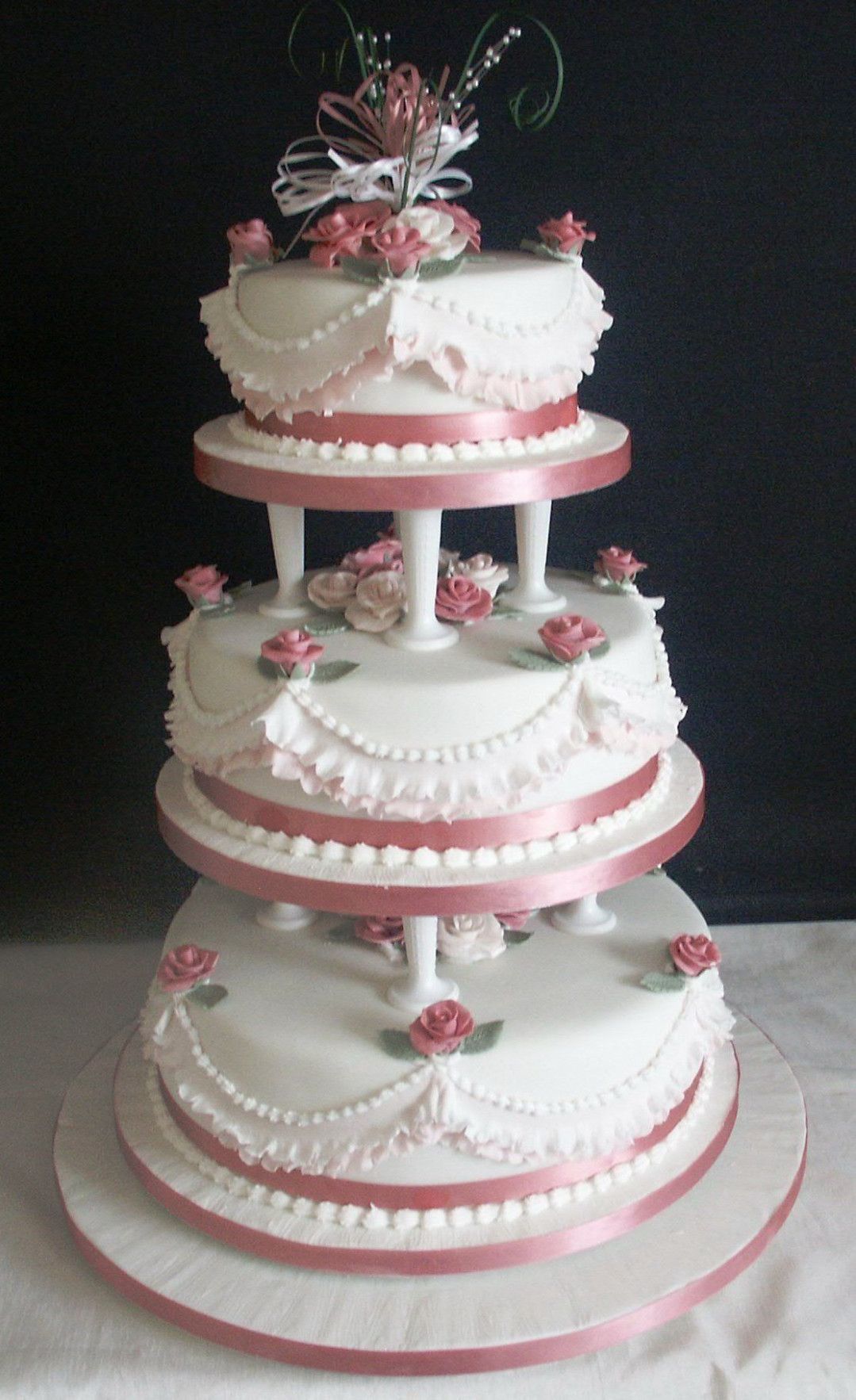 Traditional Wedding Cakes With Pillars Traditional Wedding Cakes