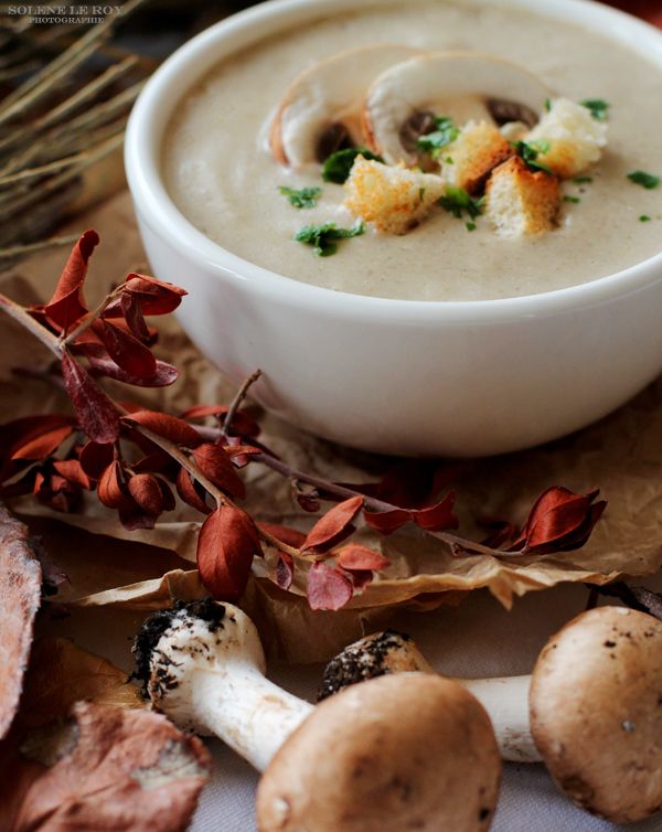 Velouté de champignons, Kiri et croûtons Chowder Recipes, Soup Recipes, Cooking Recipes, Veggie Recipes, Fall Recipes, Vegetarian Recipes, Croutons, Sauerkraut, Creamed Mushrooms