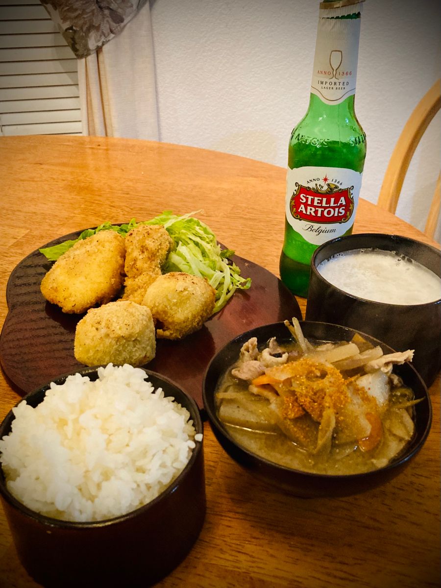 鱈のフライとコロッケ、それに豚汁。全部手作り。ビールを添えて。とても満足した食事。Fried cod, croquettes, and pork miso soup. All handmade. served with beer. A very satisfying meal. #豚汁 Miso Soup, Croquettes, Fried Fish, With, Fries, Pork, Vegetables, Fish Fry, Kale Stir Fry
