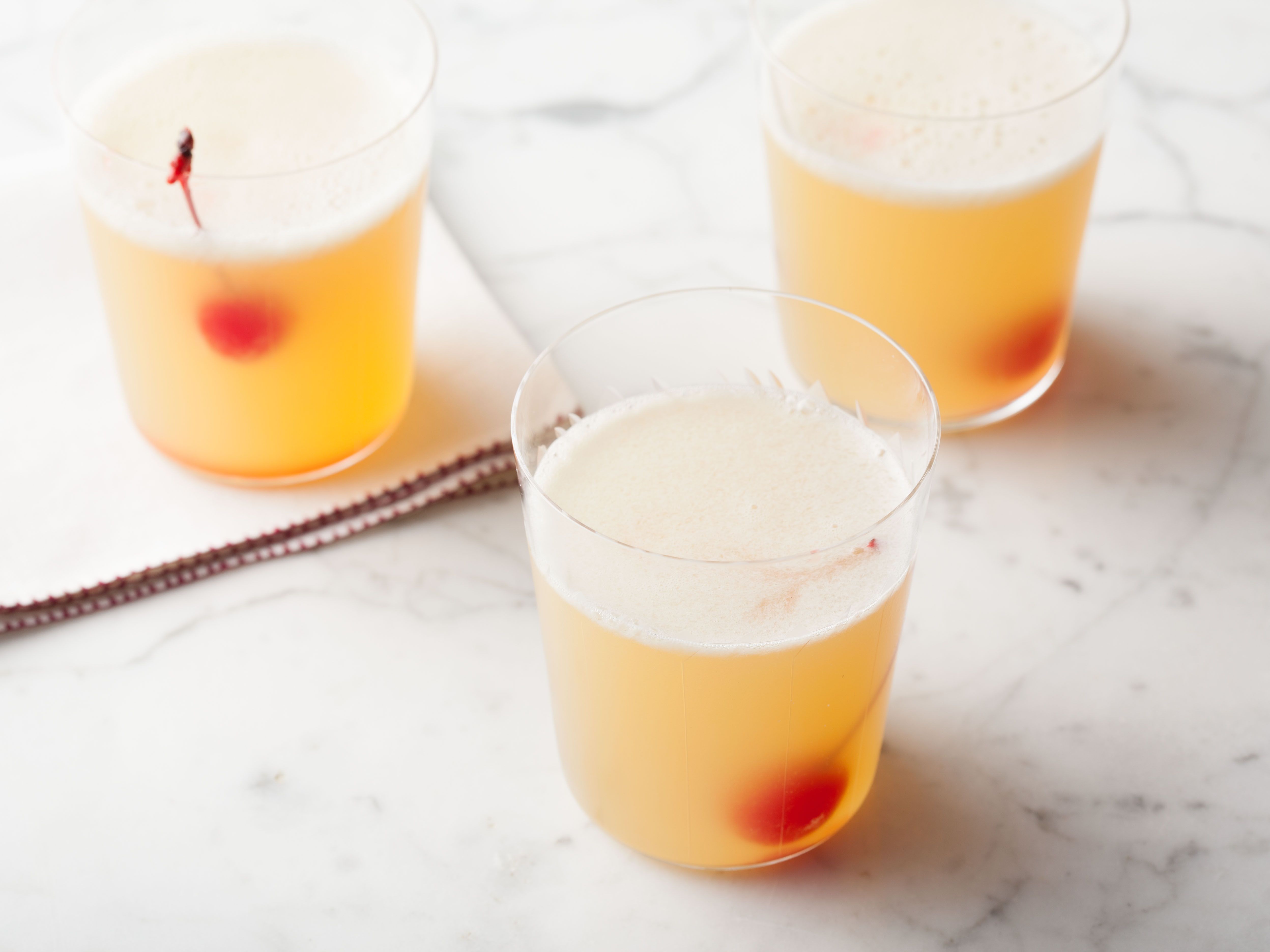 Fresh Whiskey Sours Recipe In 2018 Musing Boozing Drinks I Ll Be Burrowing In With Ina Garten S Favorite Drink Fresh Whisky Sours From Foodnetwork