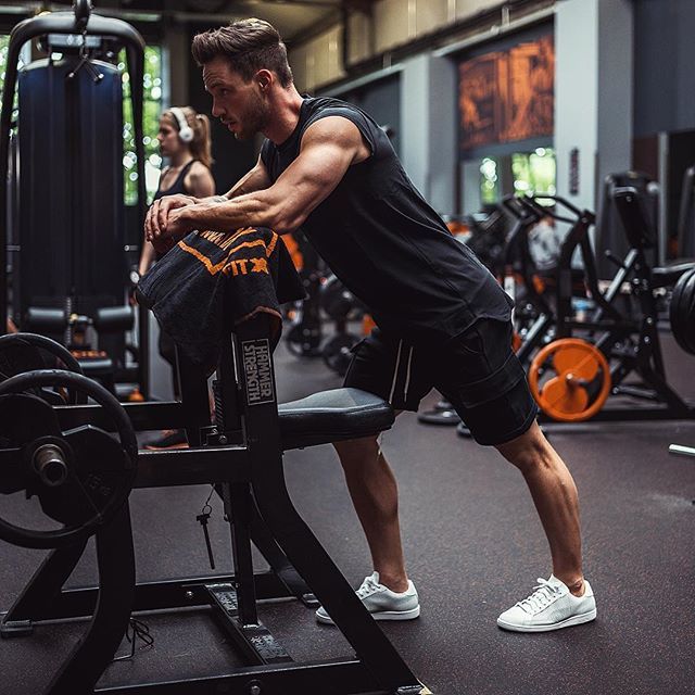 Männer beim sport kennenlernen
