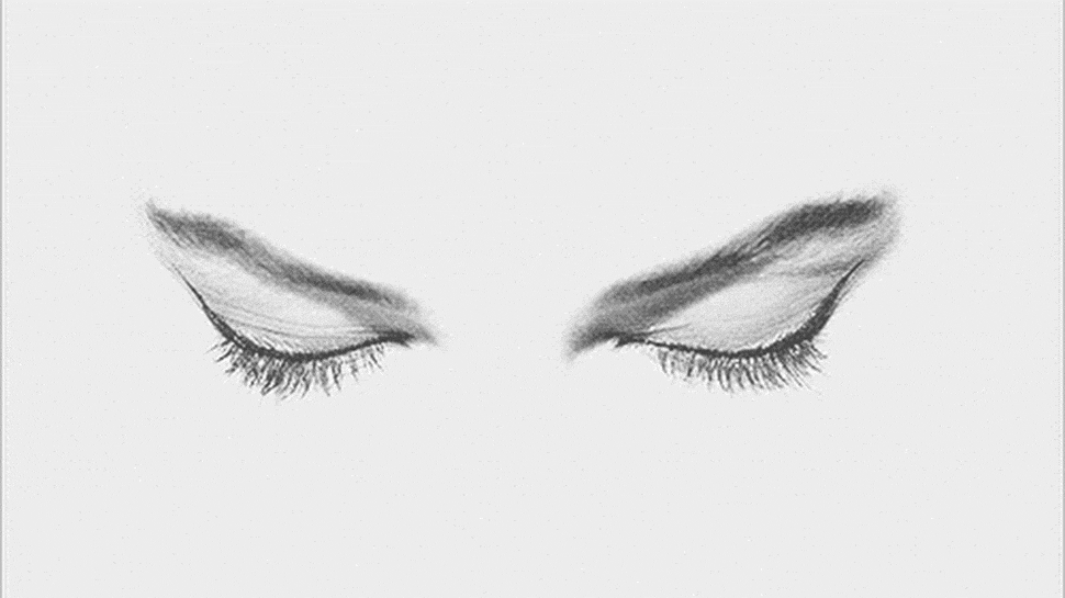 Winging It: How to Perfect the Winged Liner Look | Preview | Eye gif aesthetic, Eyes gif, Gif aesthetic