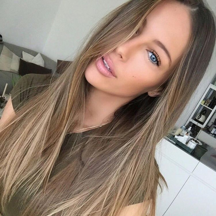 Verschiedene Haarfarben Mit Blonden Strähnen Mittelblond Zurück Zur Naturhaarfarbe Zuckerblondde