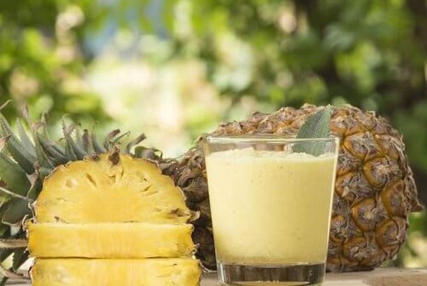 Smoothies pour réduire le ventre et obtenir une taille de guêpe Coconut Smoothie, Protein Smoothie, Benefits Of Eating Pineapple, Two Ingredient Desserts, Dessert Aux Fruits, Dieta Paleo, Bromelain, Post Workout Food, Dessert Ingredients