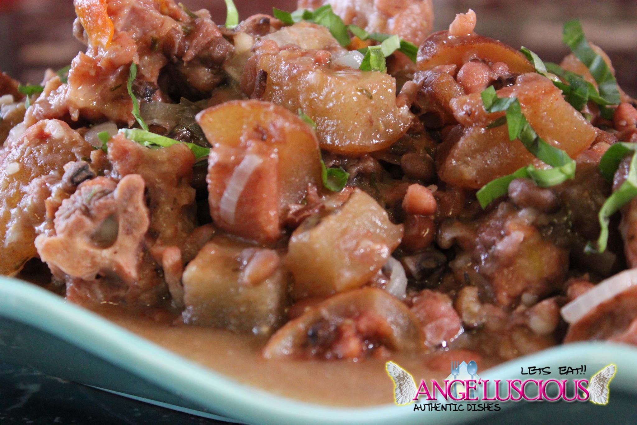 Stew Gungo Peas and Pink Beans with Pig Tails