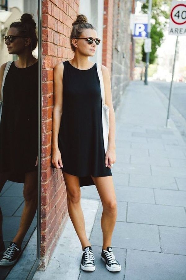 vestido negro y converse