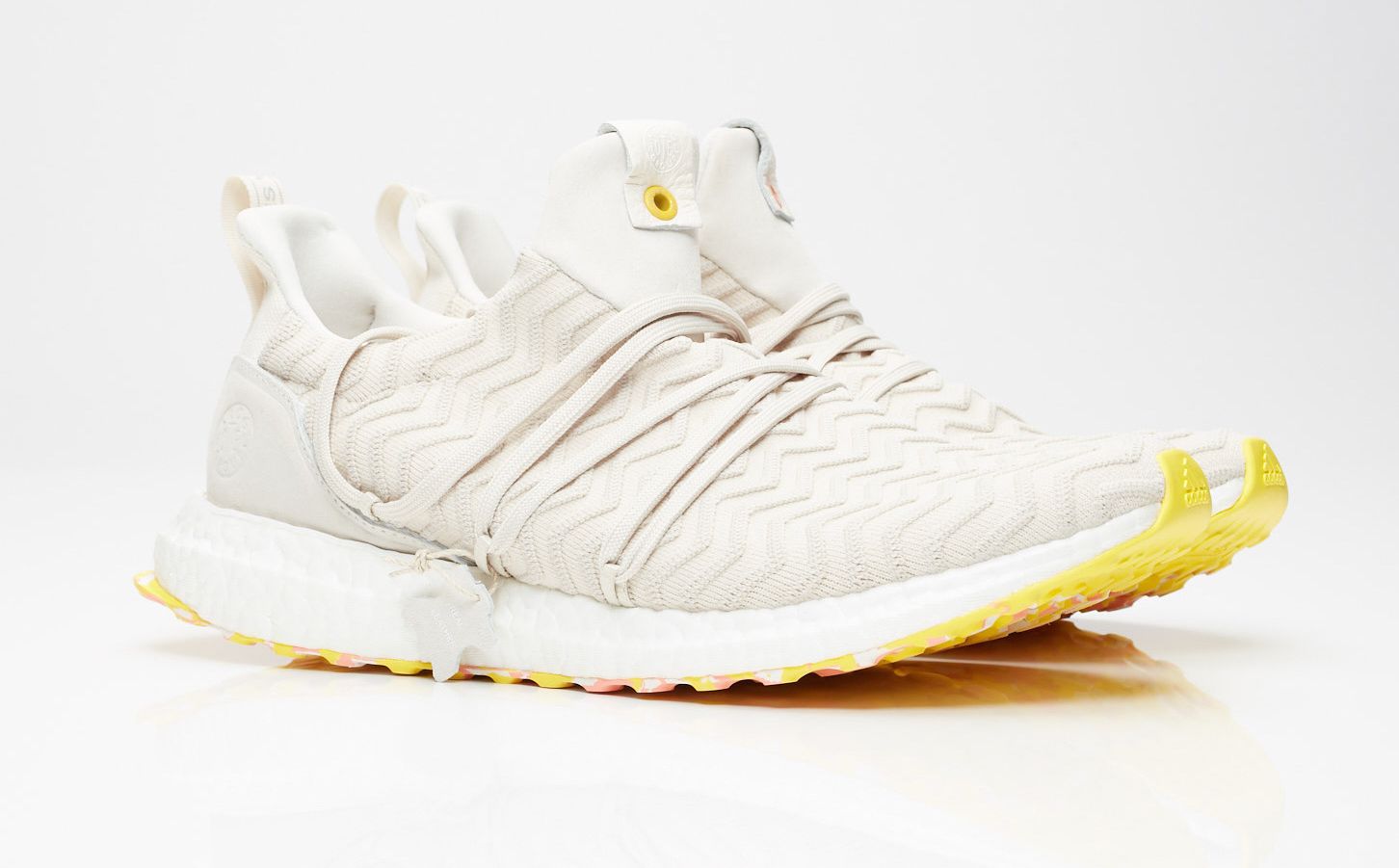 una sorta di maschera x adidas ultra impulso nucleo bianco musica pinterest una sorta di maschera x adidas ultra impulso nucleo bianco musica pinterest