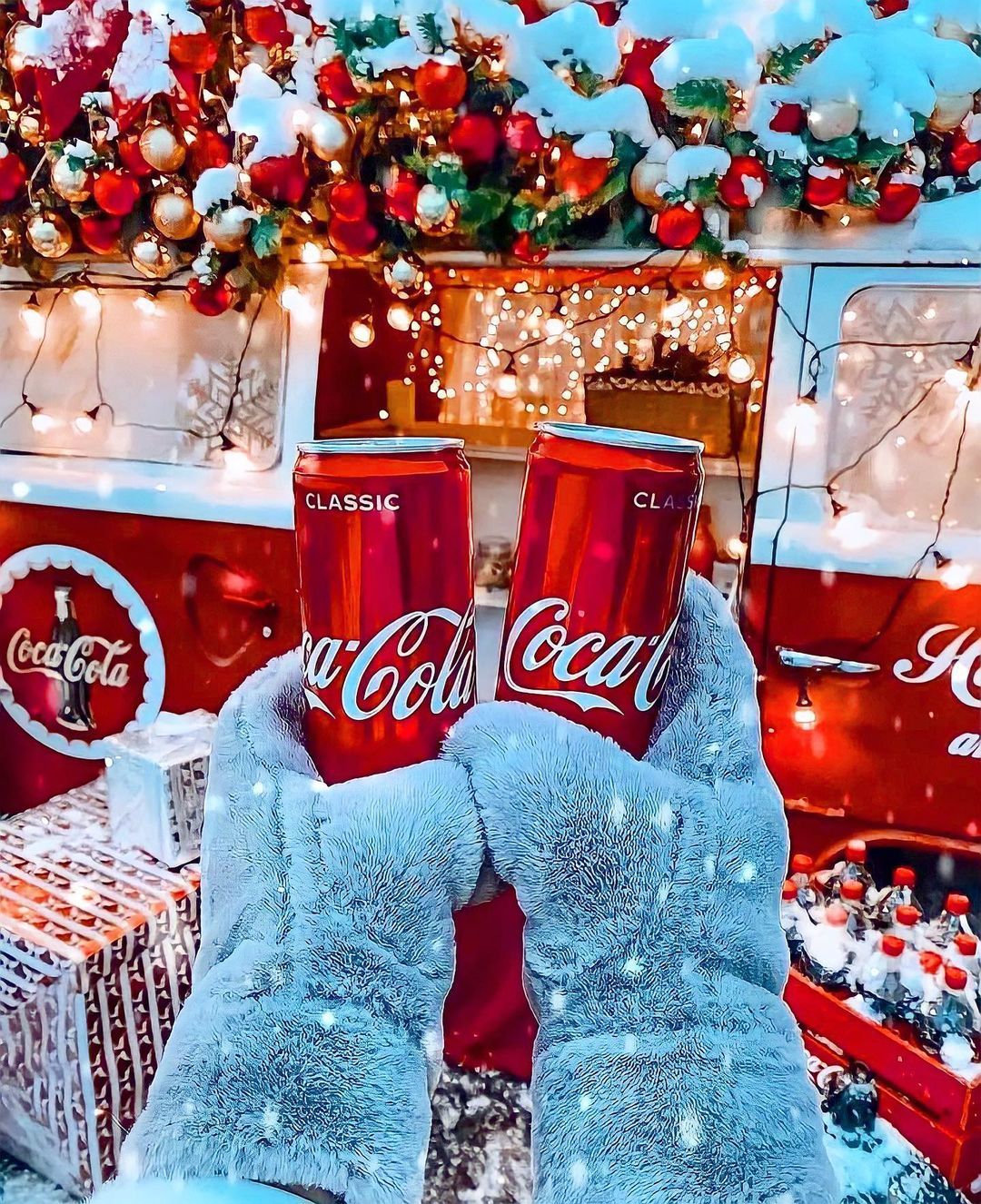 Christmas/SantaClaus/Winter🎄 on Instagram: “last christmas i gave you my heart...🎄 -98 days till christmas🎄 - -qotd: where is your dream place to go on holiday 🎄 - - -aotd: i’d love…” Preppy Christmas, Merry Bright Christmas, Christmas Collage, Days Till Christmas, Cosy Christmas, Christmas Feeling, Christmas Inspo, Christmas Wonderland, Christmas Pictures