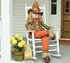 Blogtober Day 30 - Top 40 Fall Decor pins for the upcoming "important" Holidays - Country Halloween Decor, Halloween Front Porch, Theme Halloween, Fall Yard Decor, Fall Door Decorations, Fall Outdoor Decor, Scarecrows For Garden, Fall Scarecrows, Diy Scarecrow
